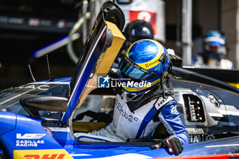 2024-03-01 - BOURDAIS Sébastien (fra), Cadillac Racing, Cadillac V-Series.R, portrait, pitstop, arrêt aux stands during the Qatar Airways Qatar 1812 KM, 1st round of the 2024 FIA World Endurance Championship, from February 29 to March 02, 2024 on the Losail International Circuit in Lusail, Qatar - FIA WEC - QATAR AIRWAYS QATAR 1812 KM - ENDURANCE - MOTORS