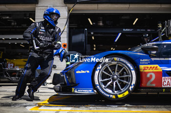 2024-03-01 - 02 BAMBER Earl (nzl), LYNN Alex (gbr), BOURDAIS Sébastien (fra), Cadillac Racing #02, Hypercar, pitstop, arrêt aux stands, mechanic, mecanicien, portrait during the Qatar Airways Qatar 1812 KM, 1st round of the 2024 FIA World Endurance Championship, from February 29 to March 02, 2024 on the Losail International Circuit in Lusail, Qatar - FIA WEC - QATAR AIRWAYS QATAR 1812 KM - ENDURANCE - MOTORS