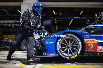 2024-03-01 - 02 BAMBER Earl (nzl), LYNN Alex (gbr), BOURDAIS Sébastien (fra), Cadillac Racing #02, Hypercar, pitstop, arrêt aux stands, mechanic, mecanicien, portrait during the Qatar Airways Qatar 1812 KM, 1st round of the 2024 FIA World Endurance Championship, from February 29 to March 02, 2024 on the Losail International Circuit in Lusail, Qatar - FIA WEC - QATAR AIRWAYS QATAR 1812 KM - ENDURANCE - MOTORS