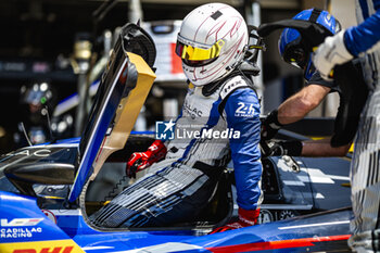 2024-03-01 - LYNN Alex (gbr), Cadillac Racing, Cadillac V-Series.R, pitstop, arrêt aux stands, portrait during the Qatar Airways Qatar 1812 KM, 1st round of the 2024 FIA World Endurance Championship, from February 29 to March 02, 2024 on the Losail International Circuit in Lusail, Qatar - FIA WEC - QATAR AIRWAYS QATAR 1812 KM - ENDURANCE - MOTORS