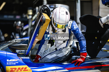 2024-03-01 - LYNN Alex (gbr), Cadillac Racing, Cadillac V-Series.R, pitstop, arrêt aux stands, portrait during the Qatar Airways Qatar 1812 KM, 1st round of the 2024 FIA World Endurance Championship, from February 29 to March 02, 2024 on the Losail International Circuit in Lusail, Qatar - FIA WEC - QATAR AIRWAYS QATAR 1812 KM - ENDURANCE - MOTORS