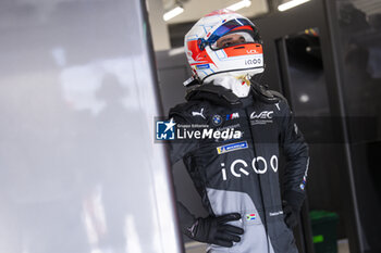 2024-03-01 - VAN DER LINDE Sheldon (zaf), BMW M Team WRT, BMW Hybrid V8, portrait during the Qatar Airways Qatar 1812 KM, 1st round of the 2024 FIA World Endurance Championship, from February 29 to March 02, 2024 on the Losail International Circuit in Lusail, Qatar - FIA WEC - QATAR AIRWAYS QATAR 1812 KM - ENDURANCE - MOTORS