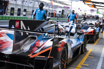 2024-03-01 - 35 MILESI Charles (fra), HABSBURG-LOTHRINGEN Ferdinand (aut), CHATIN Paul-Loup (fra), Alpine Endurance Team #35, Alpine A424, Hypercar, ambiance during the Qatar Airways Qatar 1812 KM, 1st round of the 2024 FIA World Endurance Championship, from February 29 to March 02, 2024 on the Losail International Circuit in Lusail, Qatar - FIA WEC - QATAR AIRWAYS QATAR 1812 KM - ENDURANCE - MOTORS