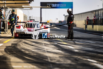 2024-03-01 - 06 ESTRE Kevin (fra), LOTTERER André (ger), VANTHOOR Laurens (bel), Porsche Penske Motorsport, Porsche 963 #06, Hypercar, ambiance during the Qatar Airways Qatar 1812 KM, 1st round of the 2024 FIA World Endurance Championship, from February 29 to March 02, 2024 on the Losail International Circuit in Lusail, Qatar - FIA WEC - QATAR AIRWAYS QATAR 1812 KM - ENDURANCE - MOTORS