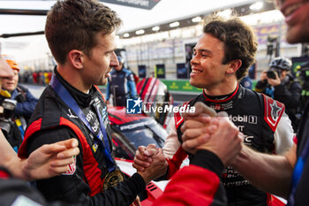 2024-03-01 - CAMPBELL Matt (aus), Porsche Penske Motorsport, Porsche 963, DE VRIES Nyck (nld), Toyota Gazoo Racing, Toyota GR010 - Hybrid, portrait during the Qatar Airways Qatar 1812 KM, 1st round of the 2024 FIA World Endurance Championship, from February 29 to March 02, 2024 on the Losail International Circuit in Lusail, Qatar - FIA WEC - QATAR AIRWAYS QATAR 1812 KM - ENDURANCE - MOTORS