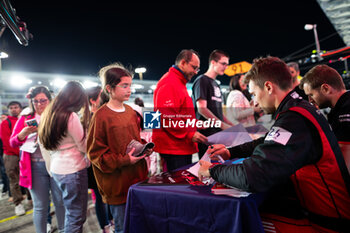 2024-03-01 - CAMPBELL Matt (aus), Porsche Penske Motorsport, Porsche 963, portrait, autograph session during the Qatar Airways Qatar 1812 KM, 1st round of the 2024 FIA World Endurance Championship, from February 29 to March 02, 2024 on the Losail International Circuit in Lusail, Qatar - FIA WEC - QATAR AIRWAYS QATAR 1812 KM - ENDURANCE - MOTORS