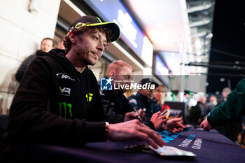 2024-03-01 - ROSSI Valentino (ita), Team WRT, BMW M4 GT3, portrait, autograph session during the Qatar Airways Qatar 1812 KM, 1st round of the 2024 FIA World Endurance Championship, from February 29 to March 02, 2024 on the Losail International Circuit in Lusail, Qatar - FIA WEC - QATAR AIRWAYS QATAR 1812 KM - ENDURANCE - MOTORS