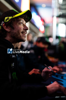 2024-03-01 - ROSSI Valentino (ita), Team WRT, BMW M4 GT3, portrait, autograph session during the Qatar Airways Qatar 1812 KM, 1st round of the 2024 FIA World Endurance Championship, from February 29 to March 02, 2024 on the Losail International Circuit in Lusail, Qatar - FIA WEC - QATAR AIRWAYS QATAR 1812 KM - ENDURANCE - MOTORS