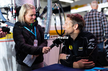 2024-03-01 - BUTTON Jenson (gbr), Hertz Team Jota, Porsche 963, portrait, autograph session during the Qatar Airways Qatar 1812 KM, 1st round of the 2024 FIA World Endurance Championship, from February 29 to March 02, 2024 on the Losail International Circuit in Lusail, Qatar - FIA WEC - QATAR AIRWAYS QATAR 1812 KM - ENDURANCE - MOTORS