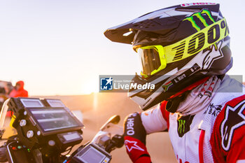 2024-03-02 - MARE Aaron (ZAF), Srg Motorsports, KTM 450 Rally Replica, FIM W2RC, portrait during the Stage 5 of the 2024 Abu Dhabi Desert Challenge, on March 2, 2024 between Mzeer’ah and Abu Dhabi, United Arab Emirates - W2RC - ABU DHABI DESERT CHALLENGE 2024 - ENDURANCE - MOTORS