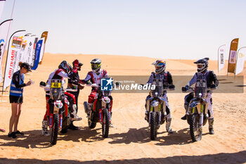 2024-03-02 - 46 BRANCH Ross (BWA), Hero Motorsports Team Rally, Hero	450 Rally, FIM W2RC, 44 MARE Aaron (ZAF), Srg Motorsports, KTM 450 Rally Replica, FIM W2RC, 76 LEPAN Jean-Loup (FRA), Duust Rally Team, KTM 450 Rally Replica, FIM W2RC, 26 DABROWSKI Konrad (POL), Duust Rally Team, KTM 450 Rally Replica, FIM W2RC, ambiance during the Stage 5 of the 2024 Abu Dhabi Desert Challenge, on March 2, 2024 between Mzeer’ah and Abu Dhabi, United Arab Emirates - W2RC - ABU DHABI DESERT CHALLENGE 2024 - ENDURANCE - MOTORS