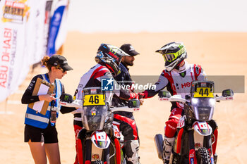 2024-03-02 - 46 BRANCH Ross (BWA), Hero Motorsports Team Rally, Hero	450 Rally, FIM W2RC, 44 MARE Aaron (ZAF), Srg Motorsports, KTM 450 Rally Replica, FIM W2RC, ambiance during the Stage 5 of the 2024 Abu Dhabi Desert Challenge, on March 2, 2024 between Mzeer’ah and Abu Dhabi, United Arab Emirates - W2RC - ABU DHABI DESERT CHALLENGE 2024 - ENDURANCE - MOTORS