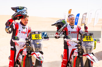 2024-03-02 - 46 BRANCH Ross (BWA), Hero Motorsports Team Rally, Hero	450 Rally, FIM W2RC, 44 MARE Aaron (ZAF), Srg Motorsports, KTM 450 Rally Replica, FIM W2RC, ambiance during the Stage 5 of the 2024 Abu Dhabi Desert Challenge, on March 2, 2024 between Mzeer’ah and Abu Dhabi, United Arab Emirates - W2RC - ABU DHABI DESERT CHALLENGE 2024 - ENDURANCE - MOTORS