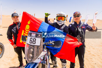 2024-03-02 - 68 PUREVDORJ Murun (MNG), KTM 450 EXC, ambiance during the Stage 5 of the 2024 Abu Dhabi Desert Challenge, on March 2, 2024 between Mzeer’ah and Abu Dhabi, United Arab Emirates - W2RC - ABU DHABI DESERT CHALLENGE 2024 - ENDURANCE - MOTORS