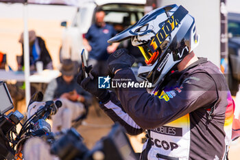 2024-03-02 - BATALLER Damien (FRA), KTM 450 Rally, portrait during the Stage 5 of the 2024 Abu Dhabi Desert Challenge, on March 2, 2024 between Mzeer’ah and Abu Dhabi, United Arab Emirates - W2RC - ABU DHABI DESERT CHALLENGE 2024 - ENDURANCE - MOTORS