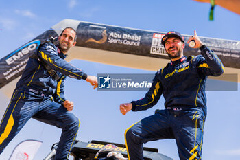 2024-03-02 - JONES Austin (USA), MENA Oriol (ESP), Can-Am Factory Team, Can-Am Maverick, FIA W2RC, portrait during the Stage 5 of the 2024 Abu Dhabi Desert Challenge, on March 2, 2024 between Mzeer’ah and Abu Dhabi, United Arab Emirates - W2RC - ABU DHABI DESERT CHALLENGE 2024 - ENDURANCE - MOTORS