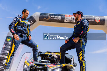 2024-03-02 - JONES Austin (USA), MENA Oriol (ESP), Can-Am Factory Team, Can-Am Maverick, FIA W2RC, portrait during the Stage 5 of the 2024 Abu Dhabi Desert Challenge, on March 2, 2024 between Mzeer’ah and Abu Dhabi, United Arab Emirates - W2RC - ABU DHABI DESERT CHALLENGE 2024 - ENDURANCE - MOTORS