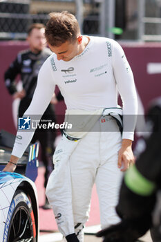 2024-03-02 - MULLER Nico (swi), Peugeot TotalEnergies, Peugeot 9x8, portrait grille de depart, starting grid, during the Qatar Airways Qatar 1812 KM, 1st round of the 2024 FIA World Endurance Championship, from February 29 to March 02, 2024 on the Losail International Circuit in Lusail, Qatar - FIA WEC - QATAR AIRWAYS QATAR 1812 KM - ENDURANCE - MOTORS