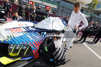 2024-03-02 - MULLER Nico (swi), Peugeot TotalEnergies, Peugeot 9x8, portrait grille de depart, starting grid, during the Qatar Airways Qatar 1812 KM, 1st round of the 2024 FIA World Endurance Championship, from February 29 to March 02, 2024 on the Losail International Circuit in Lusail, Qatar - FIA WEC - QATAR AIRWAYS QATAR 1812 KM - ENDURANCE - MOTORS