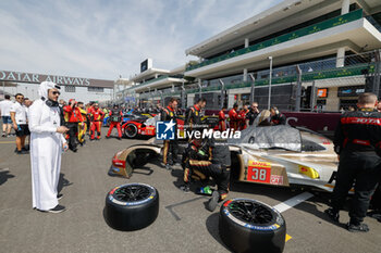 2024-03-02 - grille de depart, starting grid, during the Qatar Airways Qatar 1812 KM, 1st round of the 2024 FIA World Endurance Championship, from February 29 to March 02, 2024 on the Losail International Circuit in Lusail, Qatar - FIA WEC - QATAR AIRWAYS QATAR 1812 KM - ENDURANCE - MOTORS