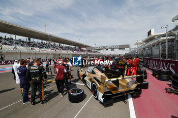 2024-03-02 - grille de depart, starting grid, during the Qatar Airways Qatar 1812 KM, 1st round of the 2024 FIA World Endurance Championship, from February 29 to March 02, 2024 on the Losail International Circuit in Lusail, Qatar - FIA WEC - QATAR AIRWAYS QATAR 1812 KM - ENDURANCE - MOTORS