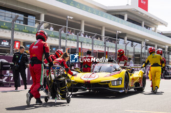 2024-03-02 - 83 KUBICA Robert (pol), SHWARTZMAN Robert (isr), YE Yifei (chn), AF Corse, Ferrari 499P #83, Hypercar, ambiance on the grid during the Qatar Airways Qatar 1812 KM, 1st round of the 2024 FIA World Endurance Championship, from February 29 to March 02, 2024 on the Losail International Circuit in Lusail, Qatar - FIA WEC - QATAR AIRWAYS QATAR 1812 KM - ENDURANCE - MOTORS