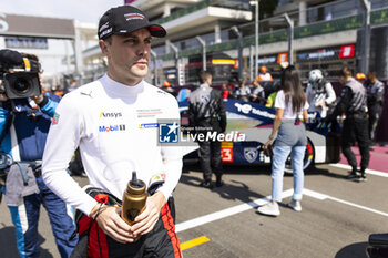 2024-03-02 - VANTHOOR Laurens (bel), Porsche Penske Motorsport, Porsche 936, portrait during the Qatar Airways Qatar 1812 KM, 1st round of the 2024 FIA World Endurance Championship, from February 29 to March 02, 2024 on the Losail International Circuit in Lusail, Qatar - FIA WEC - QATAR AIRWAYS QATAR 1812 KM - ENDURANCE - MOTORS