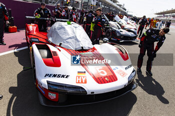 2024-03-02 - 05 CAMPBELL Matt (aus), CHRISTENSEN Michael (dnk), MAKOWIECKI Frédéric (fra), Porsche Penske Motorsport, Porsche 963 #05, Hypercar, ambiance on the grid during the Qatar Airways Qatar 1812 KM, 1st round of the 2024 FIA World Endurance Championship, from February 29 to March 02, 2024 on the Losail International Circuit in Lusail, Qatar - FIA WEC - QATAR AIRWAYS QATAR 1812 KM - ENDURANCE - MOTORS