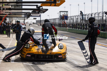 2024-03-02 - 92 MALYKHIN Aliaksandr (kna), STURM Joel (ger), BACHLER Klaus (aut), Manthey Purerxcing, Porsche 911 GT3 R #91, LM GT3, pit stop during the Qatar Airways Qatar 1812 KM, 1st round of the 2024 FIA World Endurance Championship, from February 29 to March 02, 2024 on the Losail International Circuit in Lusail, Qatar - FIA WEC - QATAR AIRWAYS QATAR 1812 KM - ENDURANCE - MOTORS