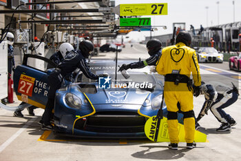 2024-03-02 - 27 JAMES Ian (usa), MANCINELLI Daniel (ita), RIBERAS Alex (spa), Heart of Racing Team, Aston Martin Vantage GT3 #27, LM GT3, pit stop during the Qatar Airways Qatar 1812 KM, 1st round of the 2024 FIA World Endurance Championship, from February 29 to March 02, 2024 on the Losail International Circuit in Lusail, Qatar - FIA WEC - QATAR AIRWAYS QATAR 1812 KM - ENDURANCE - MOTORS