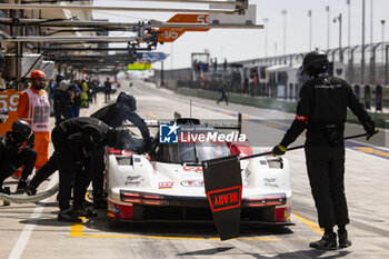 2024-03-02 - 99 TINCKNELL Harry (gbr), JANI Neel (swi), ANDLAUER Julien (fra), Proton Competition, Porsche 963 #99, Hypercar, pit stop during the Qatar Airways Qatar 1812 KM, 1st round of the 2024 FIA World Endurance Championship, from February 29 to March 02, 2024 on the Losail International Circuit in Lusail, Qatar - FIA WEC - QATAR AIRWAYS QATAR 1812 KM - ENDURANCE - MOTORS