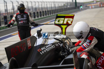 2024-03-02 - 07 CONWAY Mike (gbr), KOBAYASHI Kamui (jpn), DE VRIES Nyck (nld), Toyota Gazoo Racing, Toyota GR010 - Hybrid #07, Hypercar, pit stop during the Qatar Airways Qatar 1812 KM, 1st round of the 2024 FIA World Endurance Championship, from February 29 to March 02, 2024 on the Losail International Circuit in Lusail, Qatar - FIA WEC - QATAR AIRWAYS QATAR 1812 KM - ENDURANCE - MOTORS