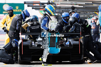 2024-03-02 - 02 BAMBER Earl (nzl), LYNN Alex (gbr), BOURDAIS Sébastien (fra), Cadillac Racing #02, Hypercar, stand, pit lane, during the Qatar Airways Qatar 1812 KM, 1st round of the 2024 FIA World Endurance Championship, from February 29 to March 02, 2024 on the Losail International Circuit in Lusail, Qatar - FIA WEC - QATAR AIRWAYS QATAR 1812 KM - ENDURANCE - MOTORS