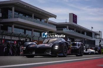 2024-03-02 - 08 BUEMI Sébastien (swi), HARTLEY Brendon (nzl), HIRAKAWA Ryo (jpn), Toyota Gazoo Racing, Toyota GR010 - Hybrid #08, Hypercar, grille de depart, starting grid during the Qatar Airways Qatar 1812 KM, 1st round of the 2024 FIA World Endurance Championship, from February 29 to March 02, 2024 on the Losail International Circuit in Lusail, Qatar - FIA WEC - QATAR AIRWAYS QATAR 1812 KM - ENDURANCE - MOTORS