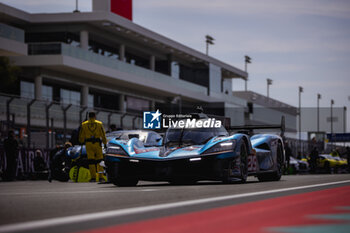 2024-03-02 - 35 MILESI Charles (fra), HABSBURG-LOTHRINGEN Ferdinand (aut), CHATIN Paul-Loup (fra), Alpine Endurance Team #35, Alpine A424, Hypercar, grille de depart, starting grid during the Qatar Airways Qatar 1812 KM, 1st round of the 2024 FIA World Endurance Championship, from February 29 to March 02, 2024 on the Losail International Circuit in Lusail, Qatar - FIA WEC - QATAR AIRWAYS QATAR 1812 KM - ENDURANCE - MOTORS