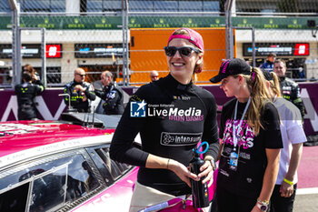 2024-03-02 - BOVY Sarah (bel), Iron Dames, Lamborghini Huracan GT3 Evo2, portrait, grille de depart, starting grid during the Qatar Airways Qatar 1812 KM, 1st round of the 2024 FIA World Endurance Championship, from February 29 to March 02, 2024 on the Losail International Circuit in Lusail, Qatar - FIA WEC - QATAR AIRWAYS QATAR 1812 KM - ENDURANCE - MOTORS