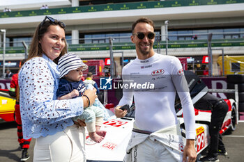 2024-03-02 - TINCKNELL Harry (gbr), Proton Competition, Porsche 963, portrait, grille de depart, starting grid during the Qatar Airways Qatar 1812 KM, 1st round of the 2024 FIA World Endurance Championship, from February 29 to March 02, 2024 on the Losail International Circuit in Lusail, Qatar - FIA WEC - QATAR AIRWAYS QATAR 1812 KM - ENDURANCE - MOTORS