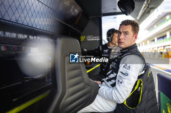 2024-03-02 - VANDOORNE Stoffel, Peugeot TotalEnergies, Peugeot 9x8, portrait during the Qatar Airways Qatar 1812 KM, 1st round of the 2024 FIA World Endurance Championship, from February 29 to March 02, 2024 on the Losail International Circuit in Lusail, Qatar - FIA WEC - QATAR AIRWAYS QATAR 1812 KM - ENDURANCE - MOTORS