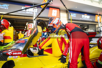 2024-03-02 - KUBICA Robert (pol), AF Corse, Ferrari 499P, portrait, pitstop, arrêt aux stands, ambiance during the Qatar Airways Qatar 1812 KM, 1st round of the 2024 FIA World Endurance Championship, from February 29 to March 02, 2024 on the Losail International Circuit in Lusail, Qatar - FIA WEC - QATAR AIRWAYS QATAR 1812 KM - ENDURANCE - MOTORS