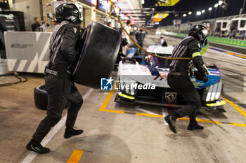 2024-03-02 - 94 DUVAL Loïc (fra), DI RESTA Paul (gbr), VANDOORNE Stoffel, Peugeot TotalEnergies, Peugeot 9x8 #94, Hypercar, pit stop during the Qatar Airways Qatar 1812 KM, 1st round of the 2024 FIA World Endurance Championship, from February 29 to March 02, 2024 on the Losail International Circuit in Lusail, Qatar - FIA WEC - QATAR AIRWAYS QATAR 1812 KM - ENDURANCE - MOTORS