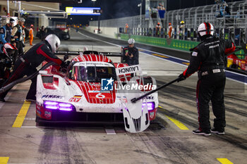 2024-03-02 - 06 ESTRE Kevin (fra), LOTTERER André (ger), VANTHOOR Laurens (bel), Porsche Penske Motorsport, Porsche 963 #06, Hypercar, pit stop during the Qatar Airways Qatar 1812 KM, 1st round of the 2024 FIA World Endurance Championship, from February 29 to March 02, 2024 on the Losail International Circuit in Lusail, Qatar - FIA WEC - QATAR AIRWAYS QATAR 1812 KM - ENDURANCE - MOTORS