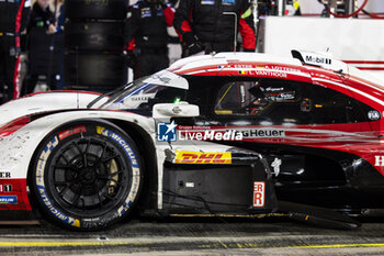 2024-03-02 - 06 ESTRE Kevin (fra), LOTTERER André (ger), VANTHOOR Laurens (bel), Porsche Penske Motorsport, Porsche 963 #06, Hypercar, doing a last minute pit stop to put a 06 sticker on the car during the Qatar Airways Qatar 1812 KM, 1st round of the 2024 FIA World Endurance Championship, from February 29 to March 02, 2024 on the Losail International Circuit in Lusail, Qatar - FIA WEC - QATAR AIRWAYS QATAR 1812 KM - ENDURANCE - MOTORS