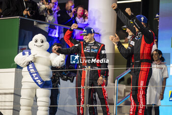 2024-03-02 - 06 ESTRE Kevin (fra), LOTTERER André (ger), VANTHOOR Laurens (bel), Porsche Penske Motorsport, Porsche 963 #06, Hypercar, podium, portrait during the Qatar Airways Qatar 1812 KM, 1st round of the 2024 FIA World Endurance Championship, from February 29 to March 02, 2024 on the Losail International Circuit in Lusail, Qatar - FIA WEC - QATAR AIRWAYS QATAR 1812 KM - ENDURANCE - MOTORS