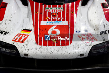 2024-03-02 - 06 ESTRE Kevin (fra), LOTTERER André (ger), VANTHOOR Laurens (bel), Porsche Penske Motorsport, Porsche 963 #06, Hypercar, finish line, arrivee, during the Qatar Airways Qatar 1812 KM, 1st round of the 2024 FIA World Endurance Championship, from February 29 to March 02, 2024 on the Losail International Circuit in Lusail, Qatar - FIA WEC - QATAR AIRWAYS QATAR 1812 KM - ENDURANCE - MOTORS