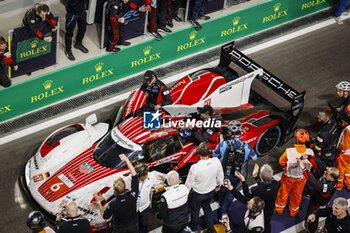 2024-03-02 - 06 ESTRE Kevin (fra), LOTTERER André (ger), VANTHOOR Laurens (bel), Porsche Penske Motorsport, Porsche 963 #06, action winner during the Qatar Airways Qatar 1812 KM, 1st round of the 2024 FIA World Endurance Championship, from February 29 to March 02, 2024 on the Losail International Circuit in Lusail, Qatar - FIA WEC - QATAR AIRWAYS QATAR 1812 KM - ENDURANCE - MOTORS