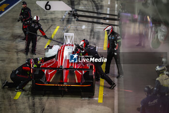 2024-03-02 - 06 ESTRE Kevin (fra), LOTTERER André (ger), VANTHOOR Laurens (bel), Porsche Penske Motorsport, Porsche 963 #06, Hypercar, pitstop, arrêt aux stands, ambiance during the Qatar Airways Qatar 1812 KM, 1st round of the 2024 FIA World Endurance Championship, from February 29 to March 02, 2024 on the Losail International Circuit in Lusail, Qatar - FIA WEC - QATAR AIRWAYS QATAR 1812 KM - ENDURANCE - MOTORS