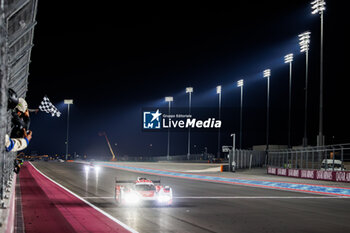 2024-03-02 - finish line, arrivee, 06 ESTRE Kevin (fra), LOTTERER André (ger), VANTHOOR Laurens (bel), Porsche Penske Motorsport, Porsche 963 #06, Hypercar, action during the Qatar Airways Qatar 1812 KM, 1st round of the 2024 FIA World Endurance Championship, from February 29 to March 02, 2024 on the Losail International Circuit in Lusail, Qatar - FIA WEC - QATAR AIRWAYS QATAR 1812 KM - ENDURANCE - MOTORS