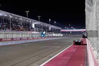 2024-03-02 - finish line, arrivee, 93 JENSEN Mikkel (dnk), MULLER Nico (swi), VERGNE Jean-Eric (fra), Peugeot TotalEnergies, Peugeot 9x8 #93, Hypercar, action during the Qatar Airways Qatar 1812 KM, 1st round of the 2024 FIA World Endurance Championship, from February 29 to March 02, 2024 on the Losail International Circuit in Lusail, Qatar - FIA WEC - QATAR AIRWAYS QATAR 1812 KM - ENDURANCE - MOTORS