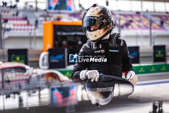 2024-03-02 - SCHUMACHER Mick (ger), Alpine Endurance Team, Alpine A424, portrait pitstop, arrêt aux stands during the Qatar Airways Qatar 1812 KM, 1st round of the 2024 FIA World Endurance Championship, from February 29 to March 02, 2024 on the Losail International Circuit in Lusail, Qatar - FIA WEC - QATAR AIRWAYS QATAR 1812 KM - ENDURANCE - MOTORS