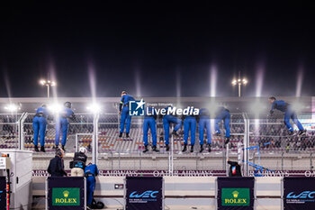 2024-03-02 - mecaniciens mechanics, Alpine Endurance Team, portrait fin de course end of the race during the Qatar Airways Qatar 1812 KM, 1st round of the 2024 FIA World Endurance Championship, from February 29 to March 02, 2024 on the Losail International Circuit in Lusail, Qatar - FIA WEC - QATAR AIRWAYS QATAR 1812 KM - ENDURANCE - MOTORS